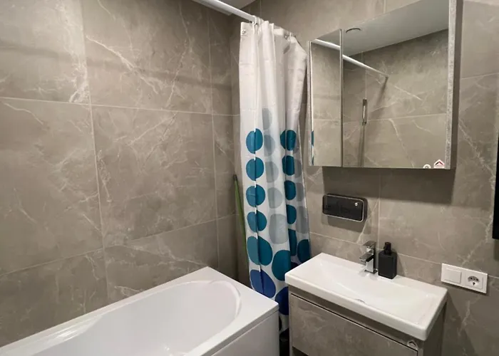 Bright And Cozy Place To *